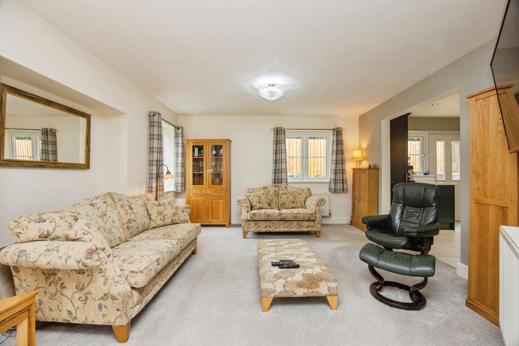 Property photo 3 of 16 Photo