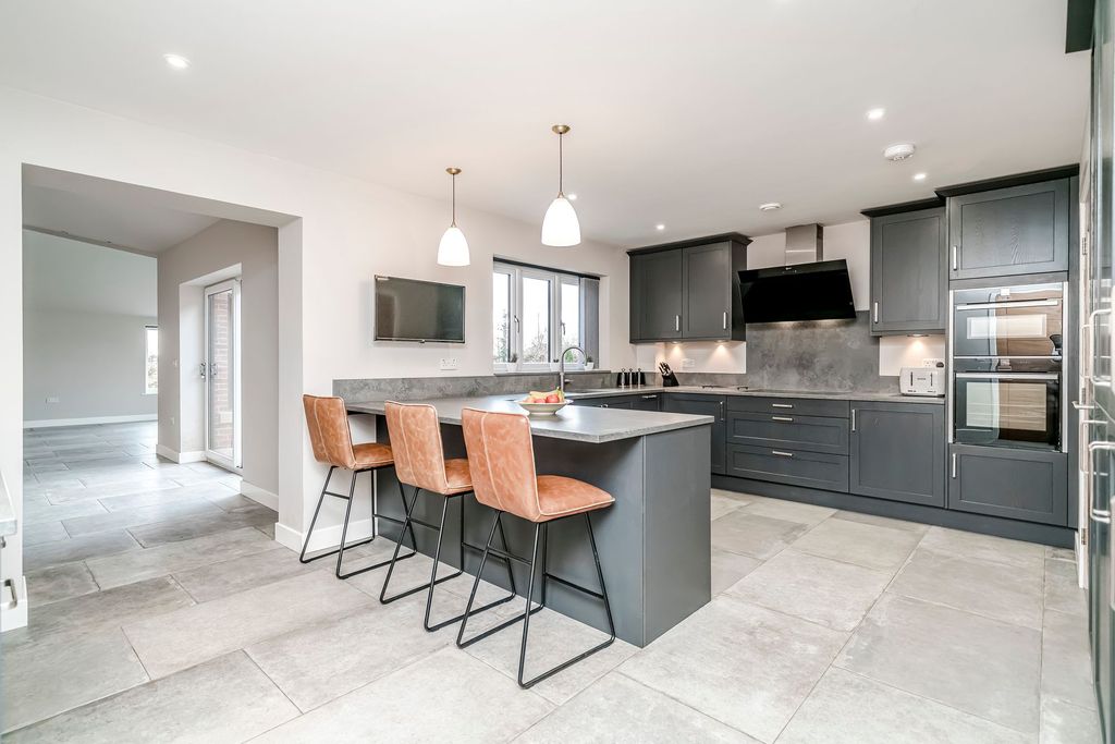 Property photo 3 of 57