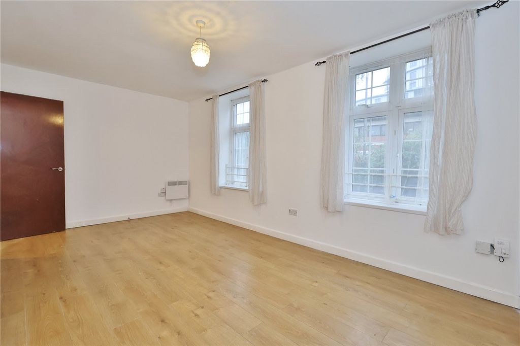 Property photo 3 of 8 Picture No. 14