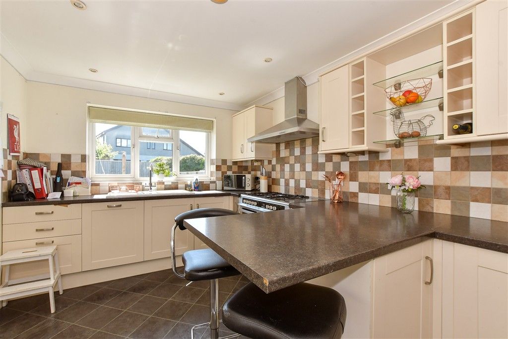 Property photo 3 of 16 Kitchen