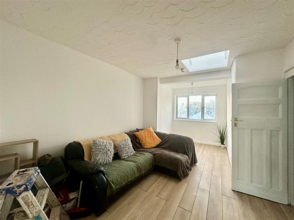 Property photo 2 of 11 8.Jpg