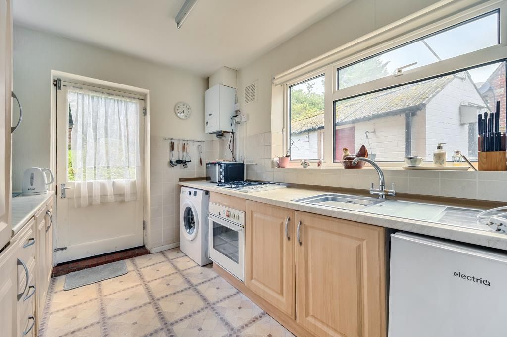 Property photo 3 of 18 Kitchen