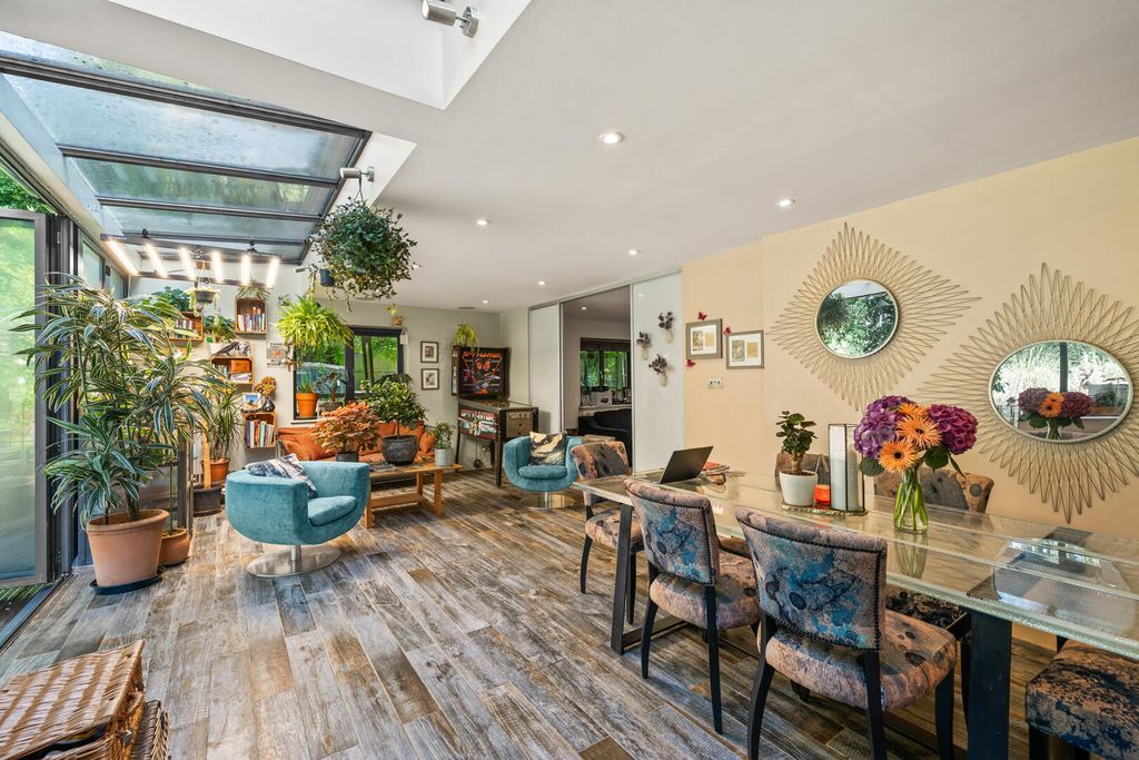 Property photo 2 of 31 Conservatory