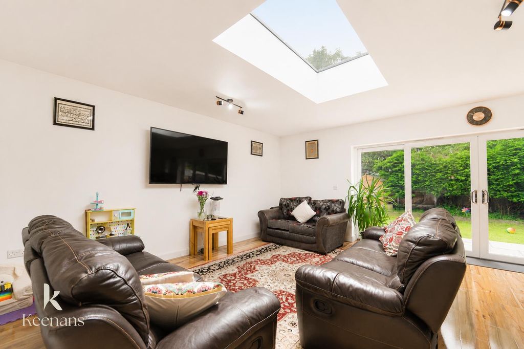 Property photo 2 of 30 Minehead-27.Png