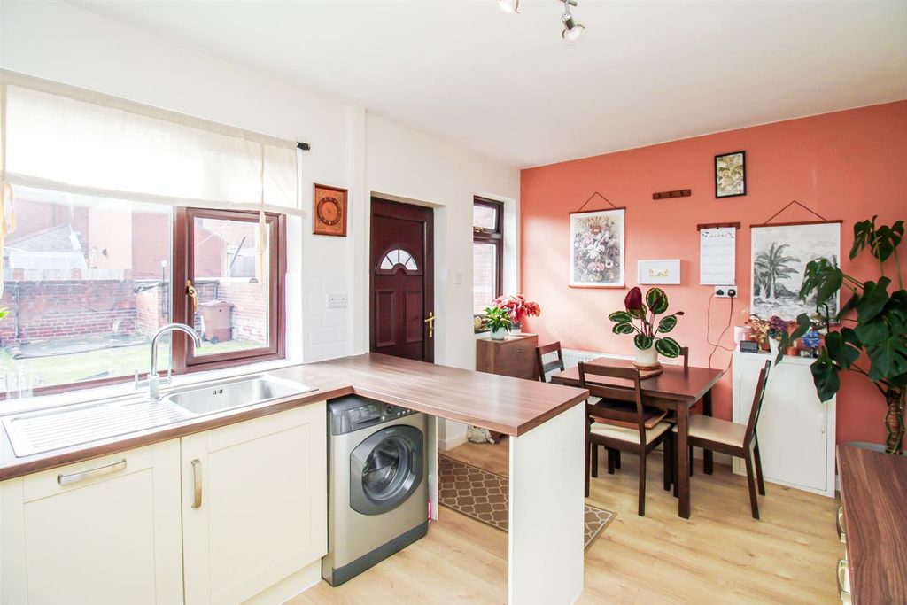 Property photo 3 of 8 Kitchen/Diner