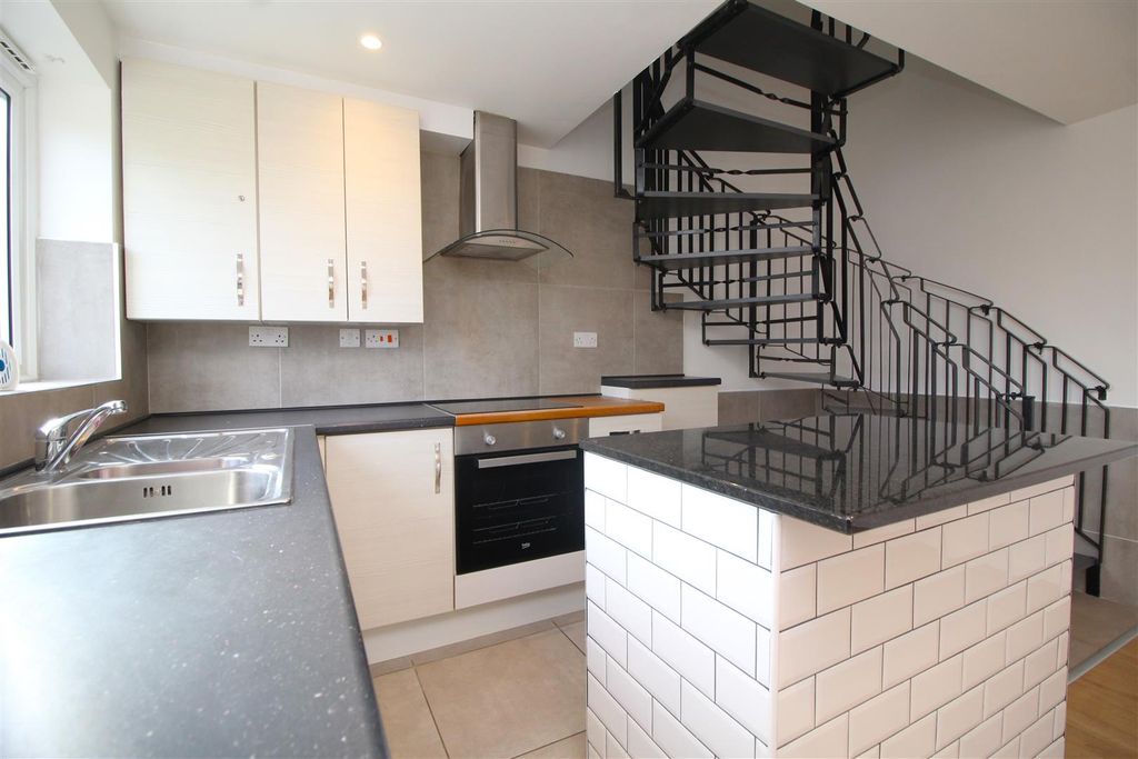 Property photo 3 of 11 Kitchen 3 .Jpg