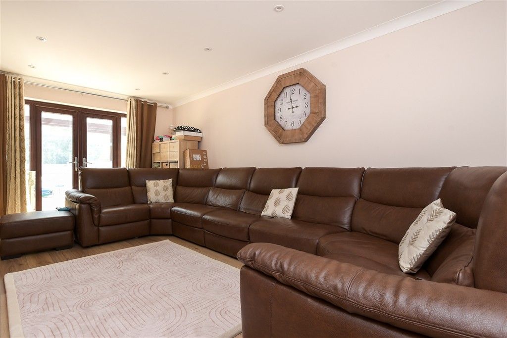 Property photo 3 of 16 Lounge