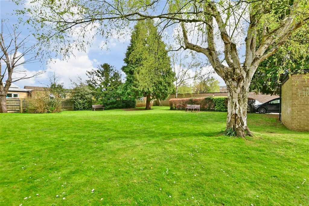 Property photo 2 of 8 Communal Gardens