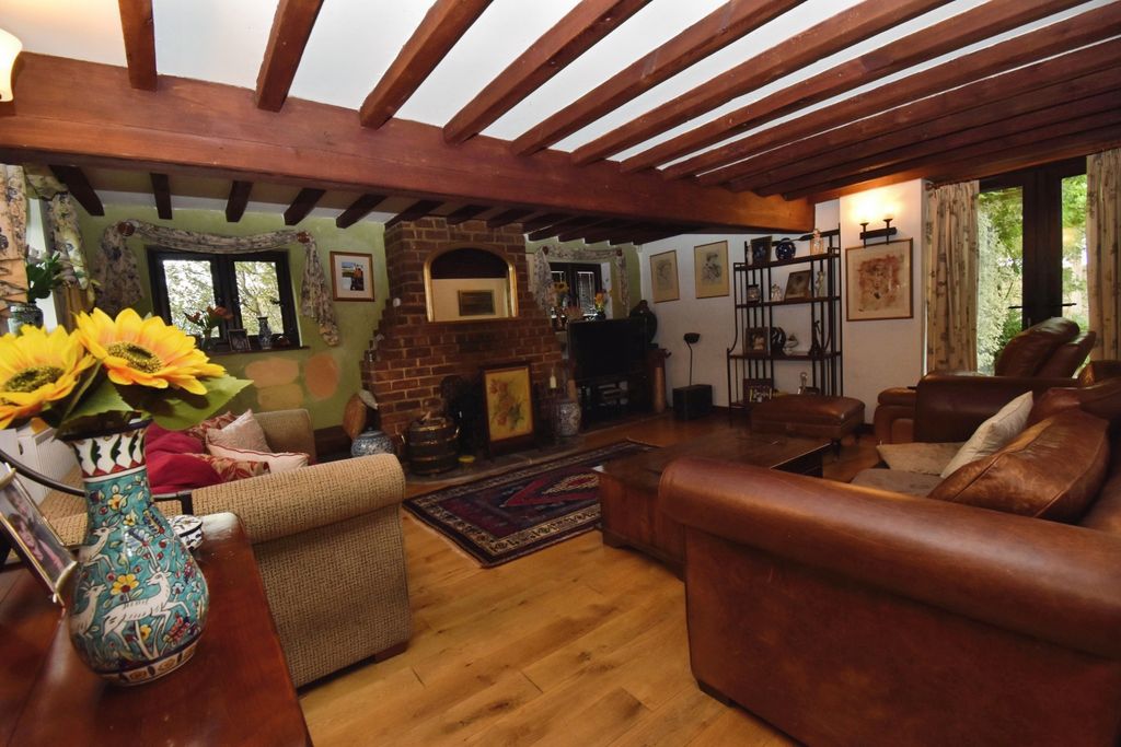 Property photo 3 of 16 Sitting Room