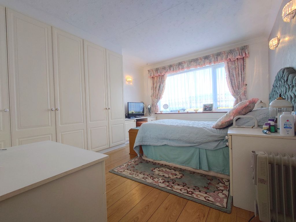 Property photo 3 of 37