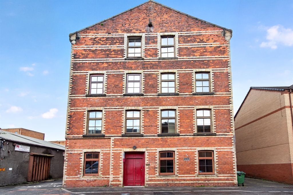 Property photo 1 of 19
