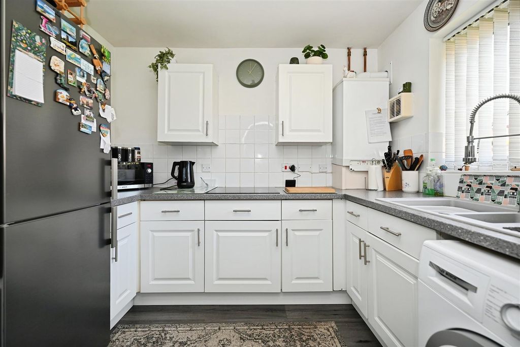 Property photo 3 of 21 Kitchen
