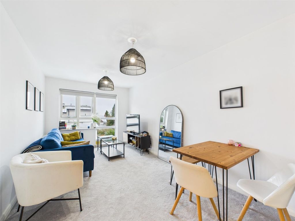 Property photo 2 of 20 Cam02885G0-Pr0532-Still013.Jpg