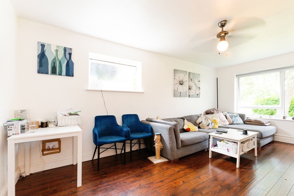 Property photo 2 of 17 Photo