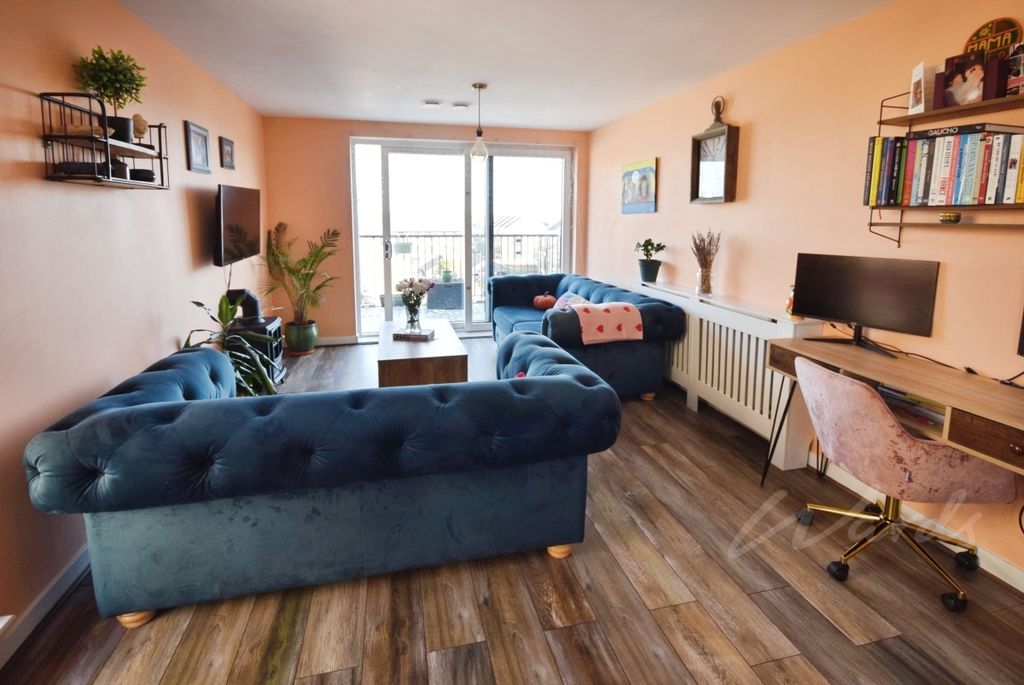 Property photo 3 of 7 Starboard Lounge