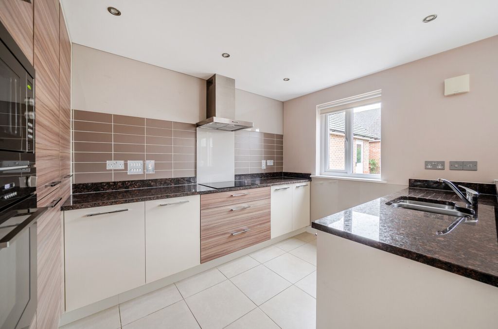 Property photo 3 of 17 1394247-17-694923...