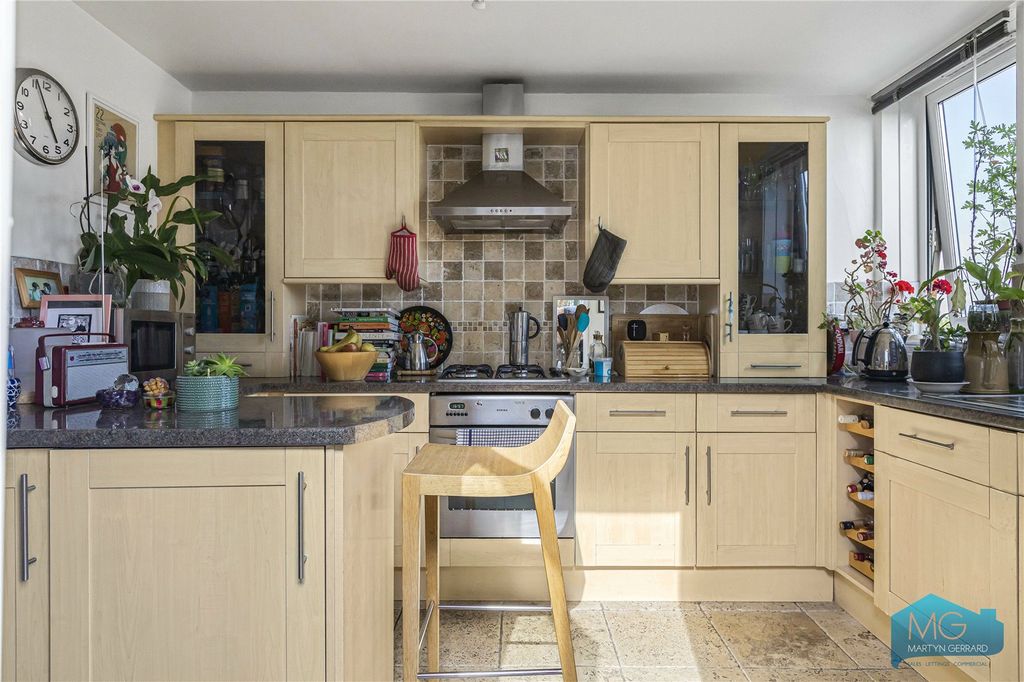 Property photo 2 of 18 Picture No. 35