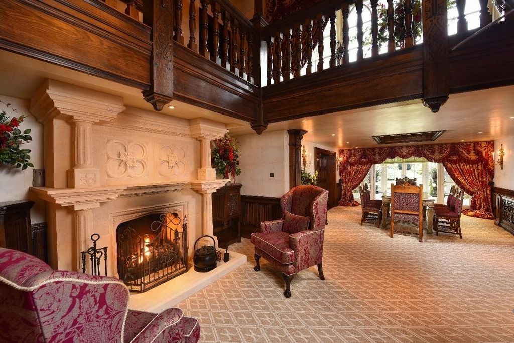 Property photo 3 of 35 Central Hall
