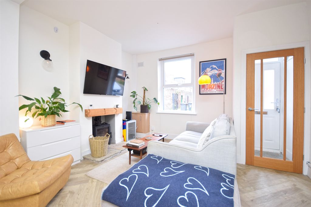 Property photo 2 of 11