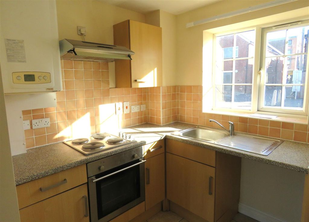 Property photo 3 of 7 Kitchen