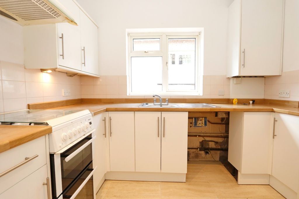 Property photo 3 of 11 4874204