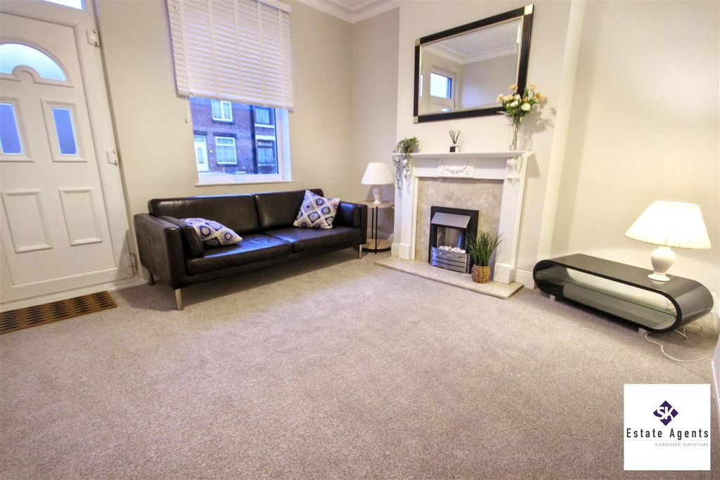 Property photo 2 of 19 Lounge