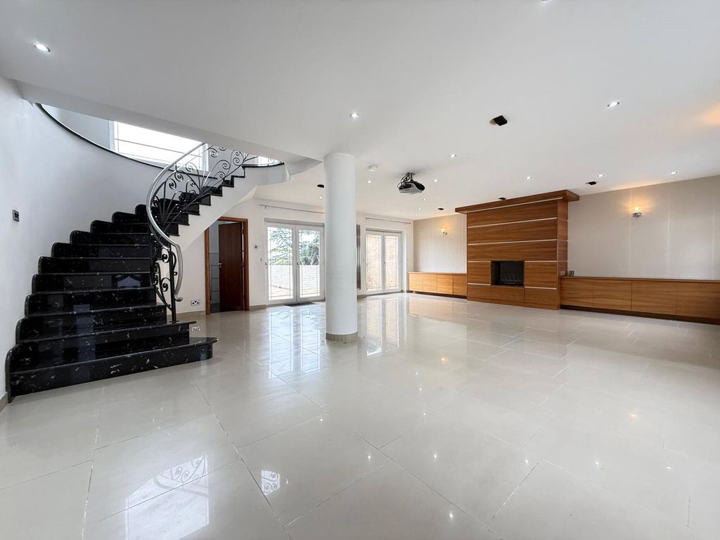 Property photo 1 of 38 Picture No. 40