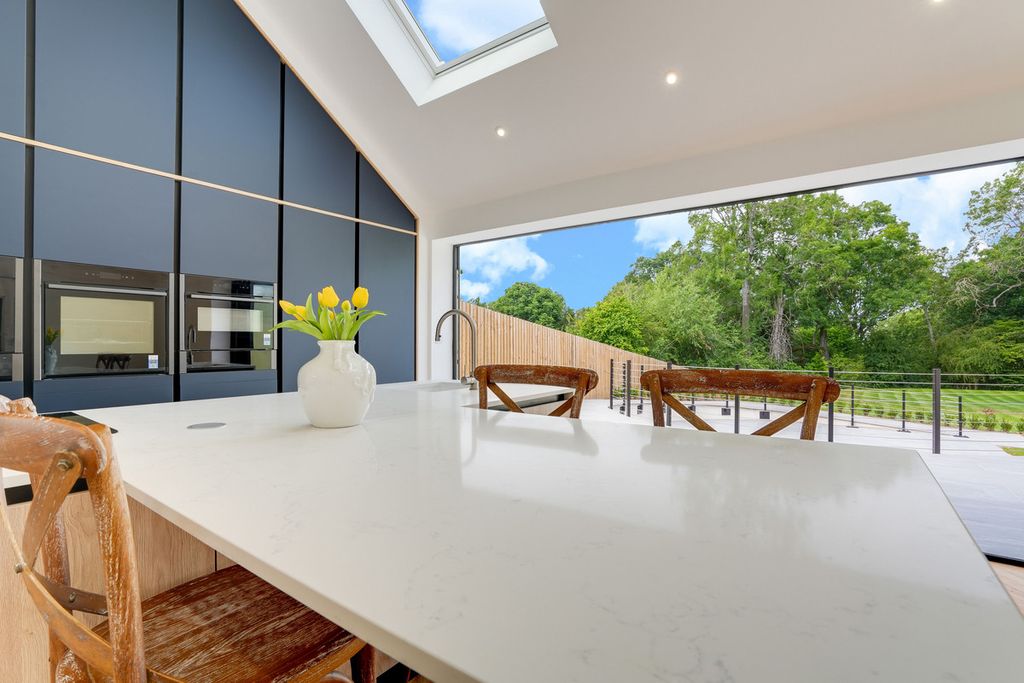 Property photo 3 of 27