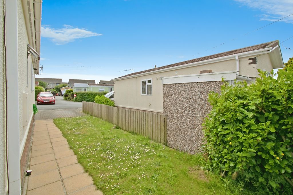 Property photo 2 of 17 Photo