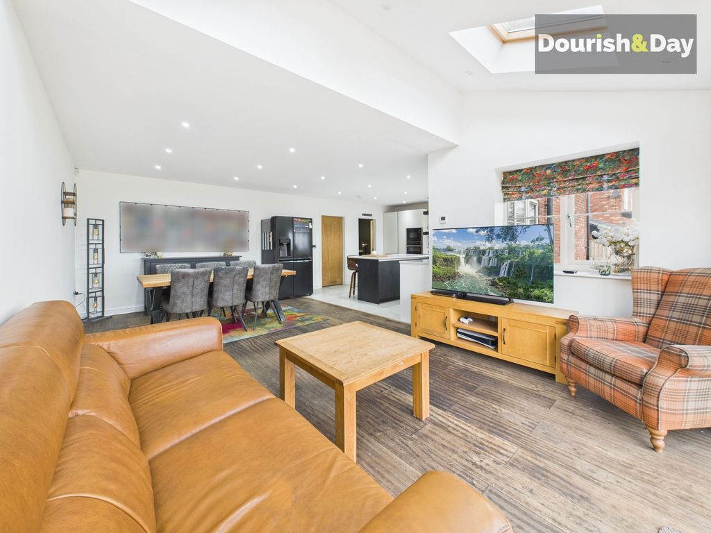 Property photo 3 of 27