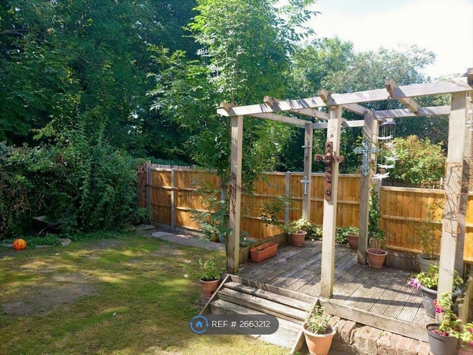 Property photo 2 of 8 Garden 2