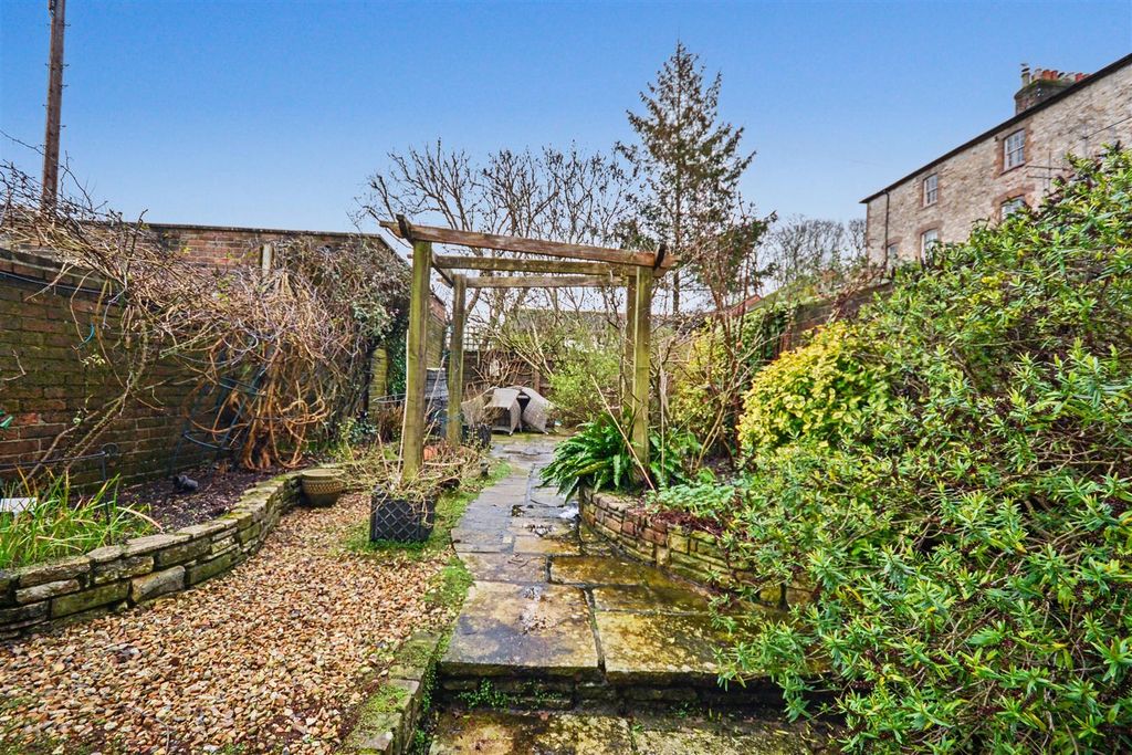 Property photo 3 of 21 B (1).Jpg