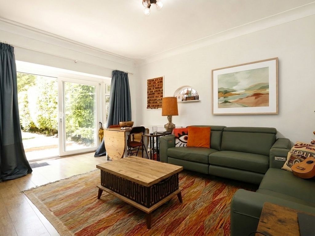 Property photo 2 of 14 5248702