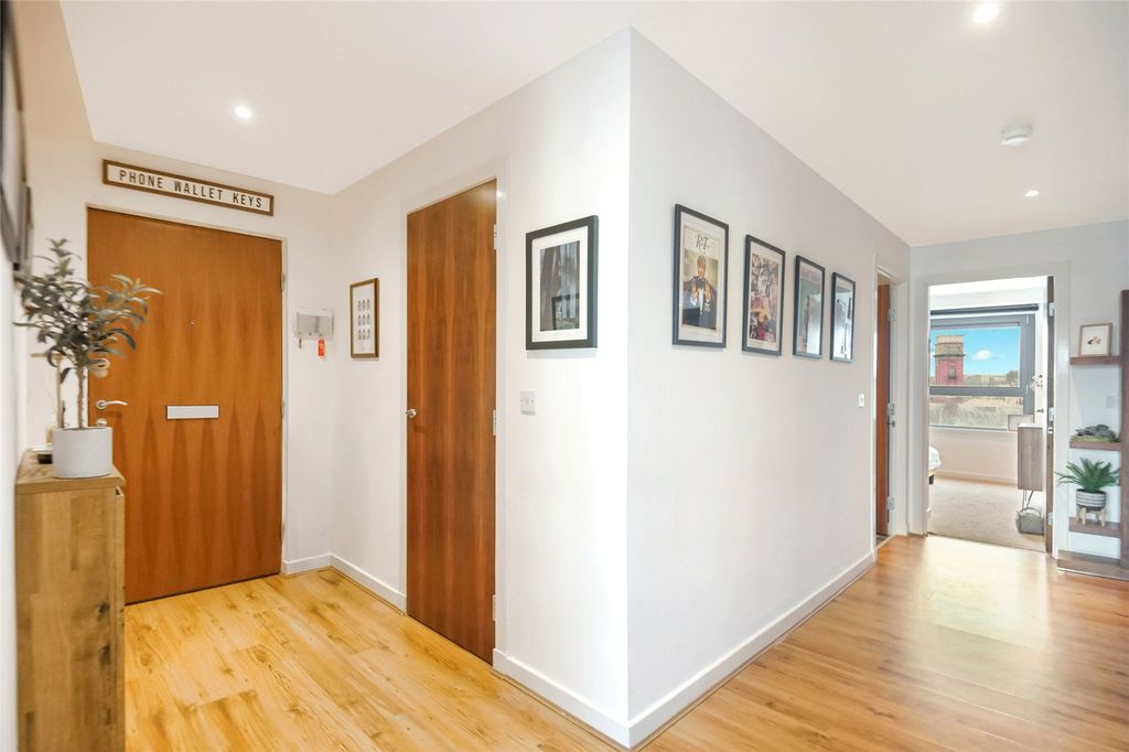 Property photo 2 of 19 Picture No. 03