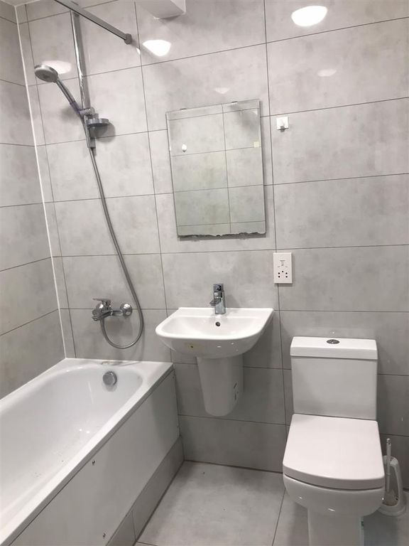 Property photo 2 of 5 Bathroom First Floor Flat 396.Jpg