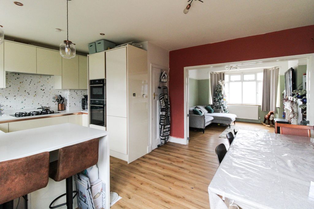 Property photo 2 of 12 Kitchen