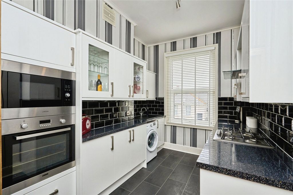 Property photo 3 of 14 Picture No. 28