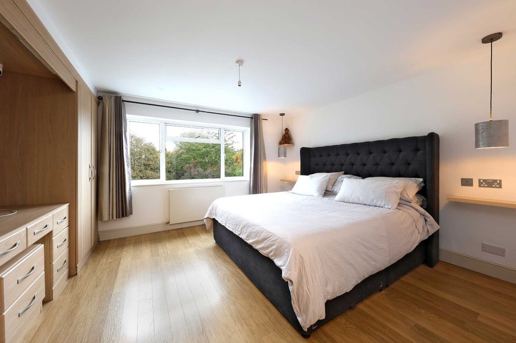 Additional image 12 of 6 bed detached house for saleSeeleys Close, Beaconsfield, Buckinghamshire HP9