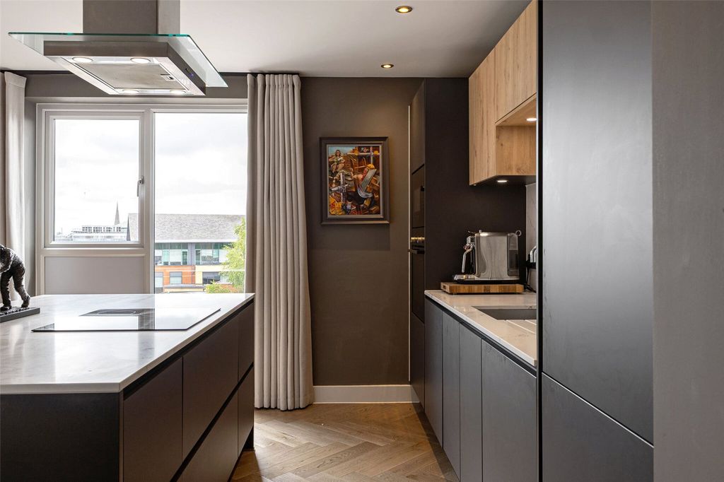 Additional image 7 of 3 bed flat for saleImperial House, Princes Gate, Homer Road, Solihull, West Midlands B91