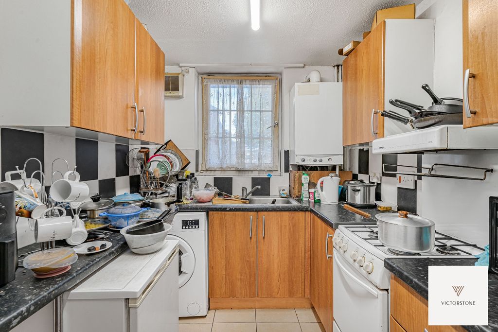 Property photo 2 of 16 5696504