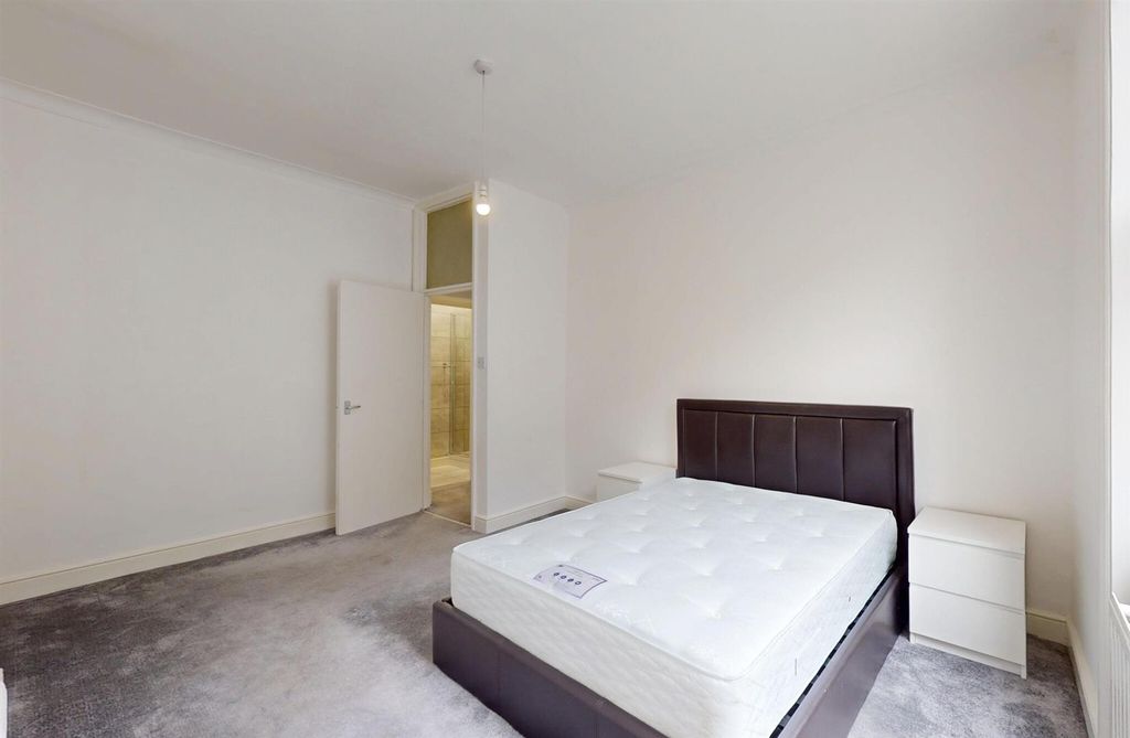 Property photo 1 of 23 689A250557F012Be21d580E3_3E4c72268c0965Fcec57029Fa