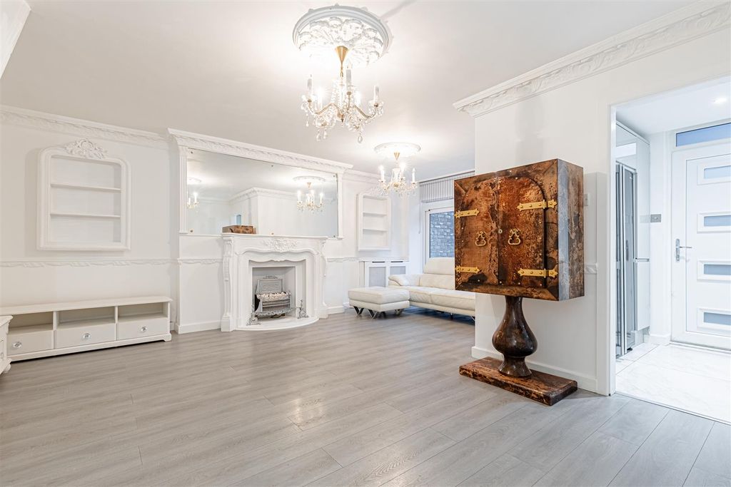 Property photo 1 of 21 Midway House (7).Jpg