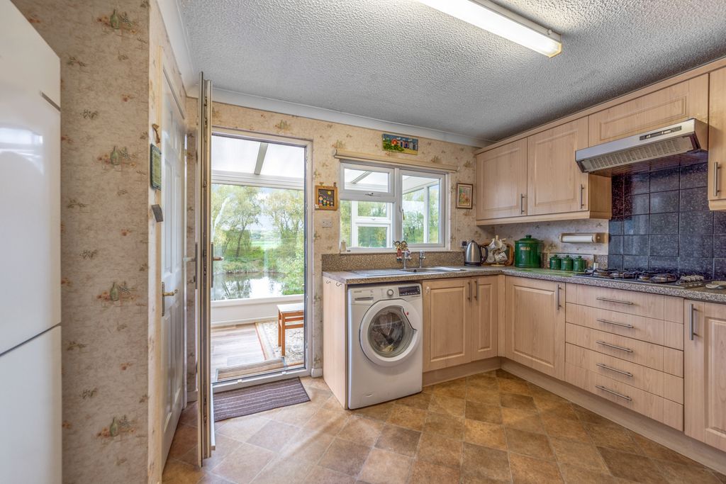 Property photo 3 of 23