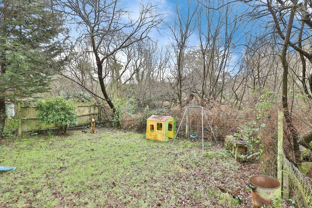 Property photo 2 of 18 Garden