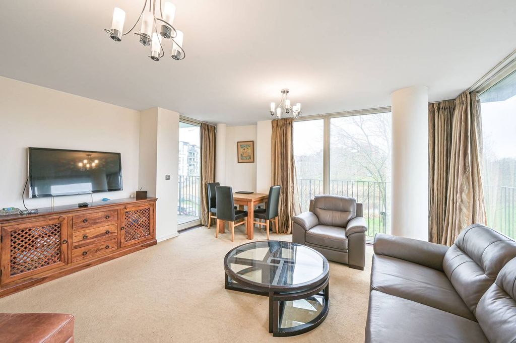 Property photo 2 of 10
