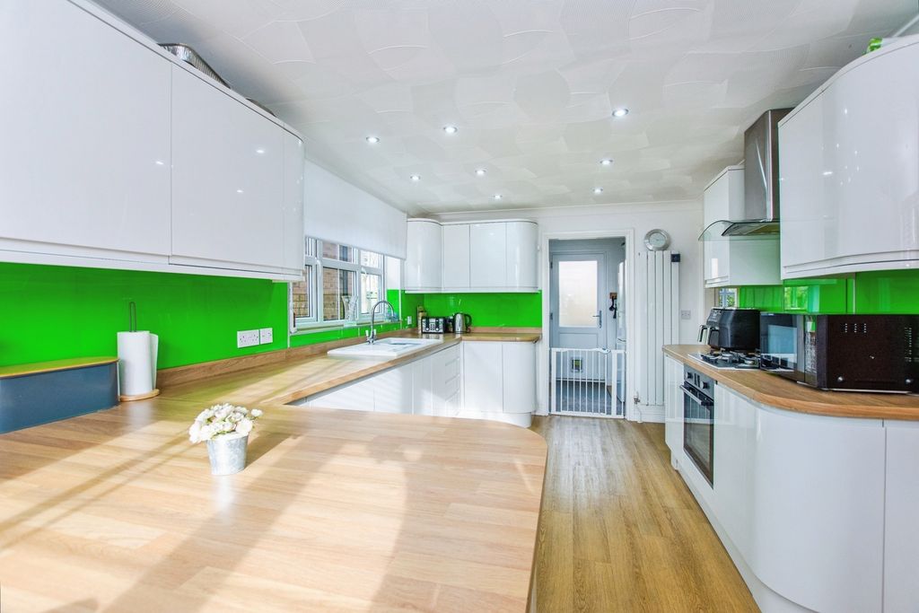 Property photo 3 of 21 Pbox-Img.Jpg