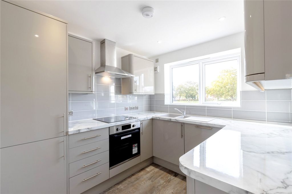 Property photo 3 of 8 Example