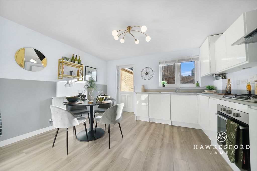 Property photo 3 of 12 Belgrave Avenue, Minster On Sea - Kitchen/Diner