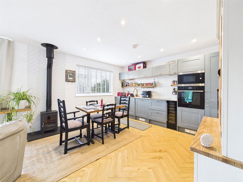 Property photo 3 of 12 Picture No. 52