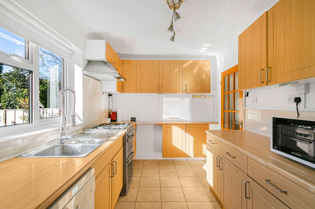 Property photo 3 of 13